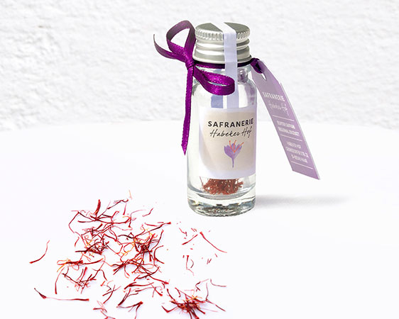 Safranfläschchen auf der Safranerie Habeker Hof
